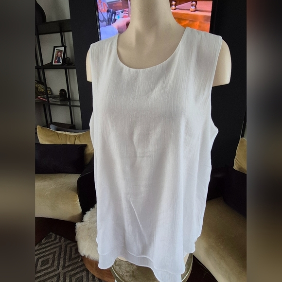 White Relaxed  Sleevless Blouse - Picture 2 of 6